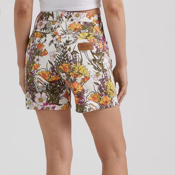 Wrangler Ashley Flower Garden Women's Shorts - Picture 2 of 9